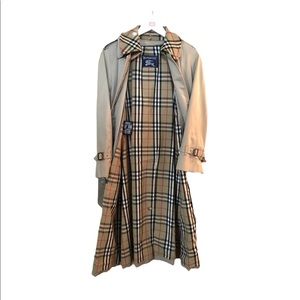Excellent Vintage Burberry Nova-plaid lined Trench Coat/Raincoat. Size 14P.